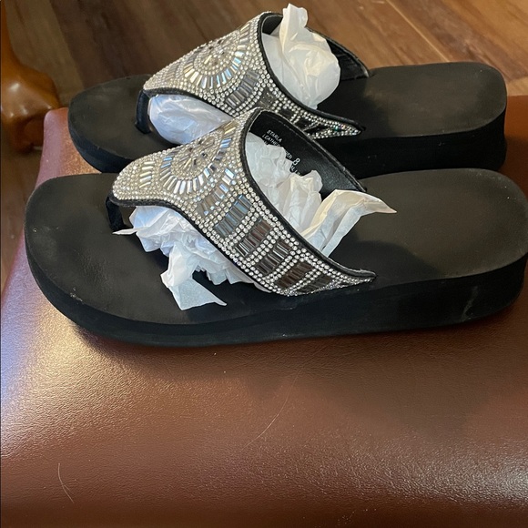 Yellow Box Starla Rhinestone flip flops 8 - Picture 5 of 8